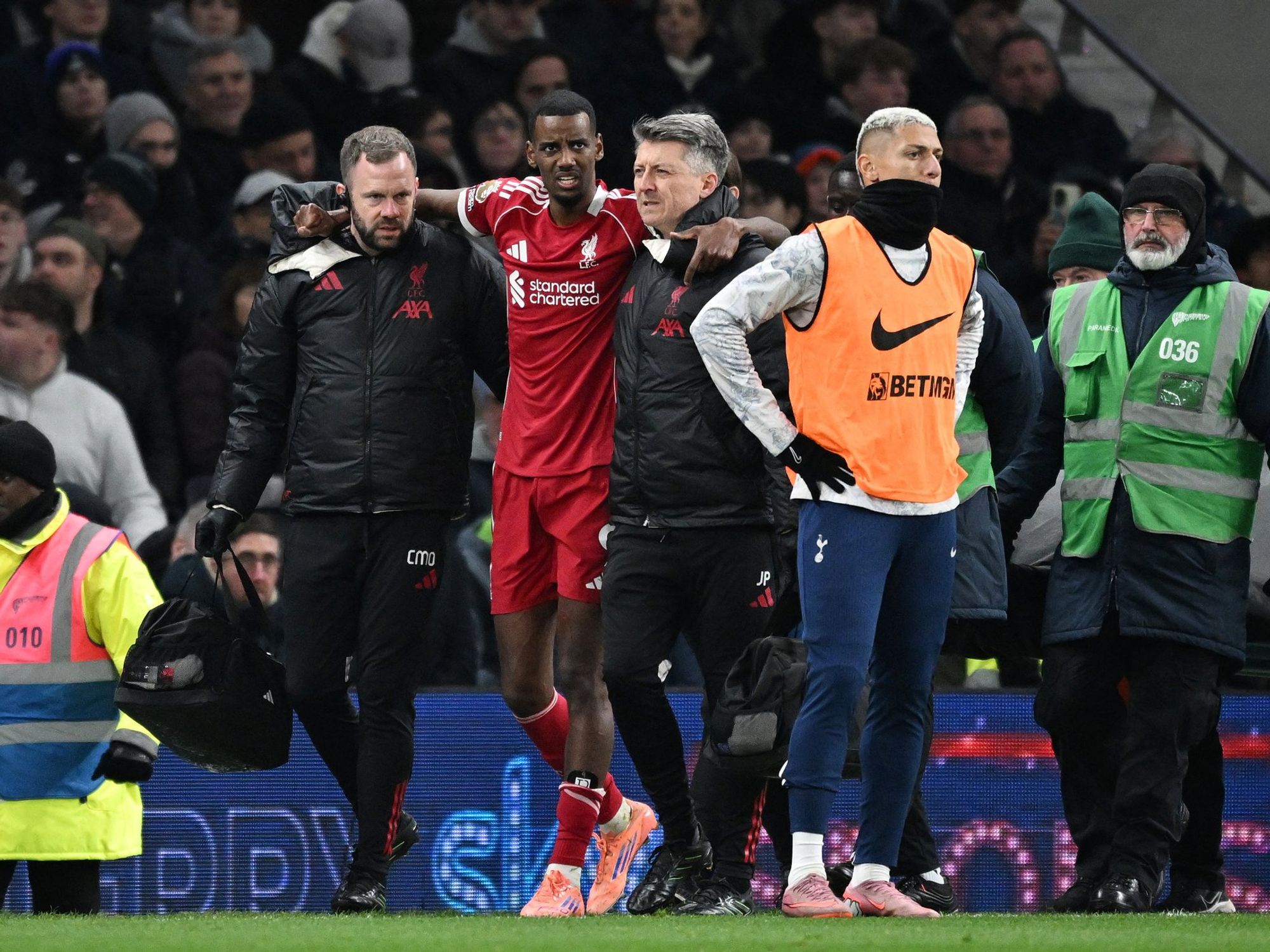Liverpool fear 'significant injury' to Alexander Isak after Tottenham star Micky van de Ven's challenge