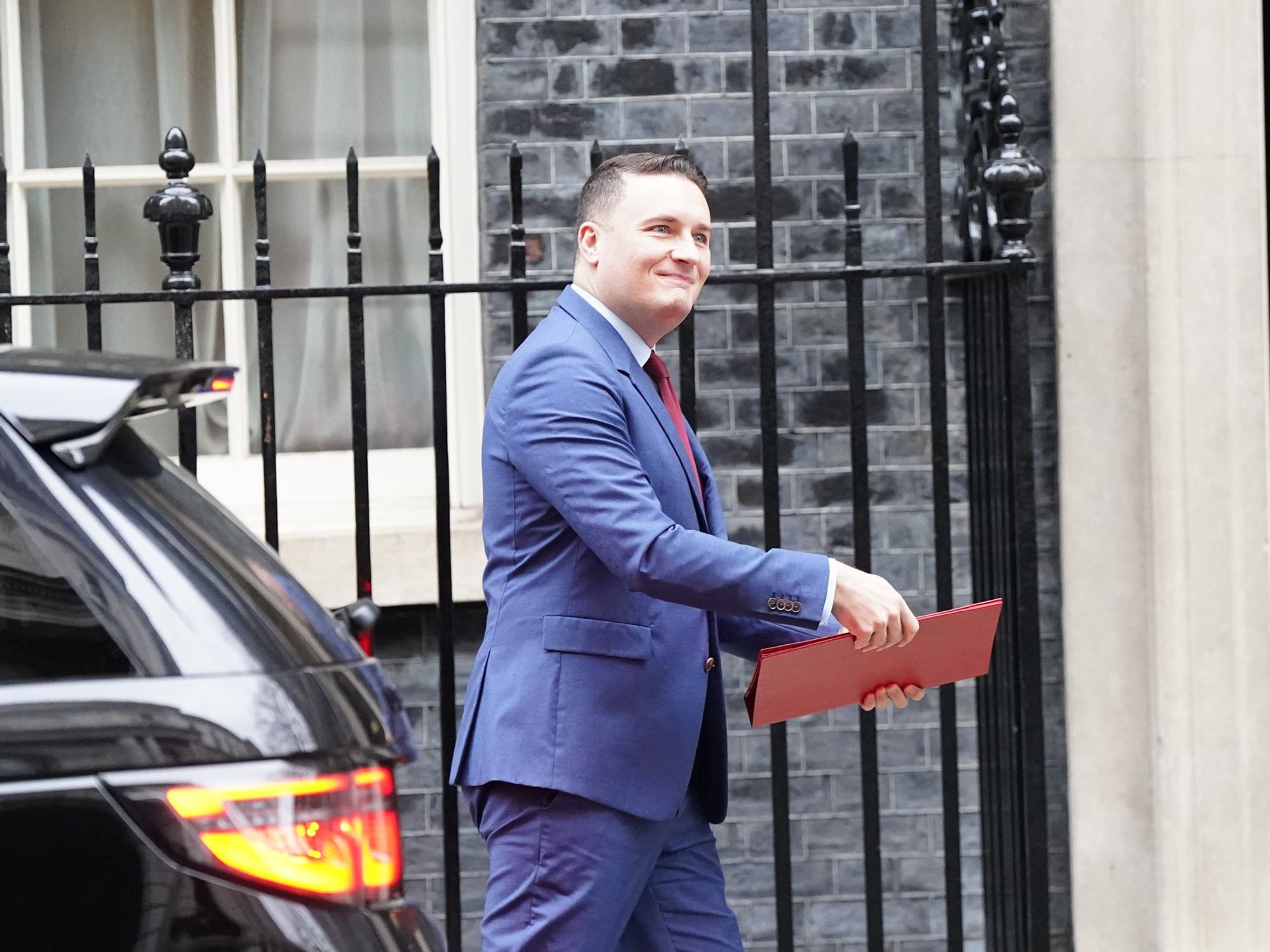 Wes Streeting threatened with legal action over trans sex hormones failure