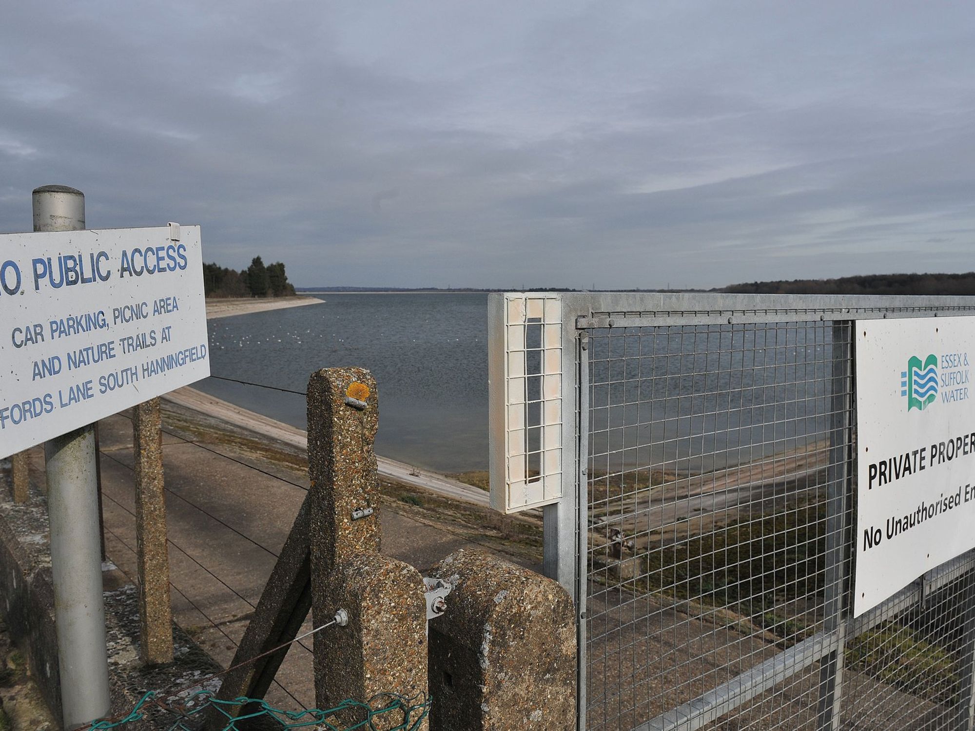 Plane crashes into reservoir at UK beauty spot as public urged to stay away