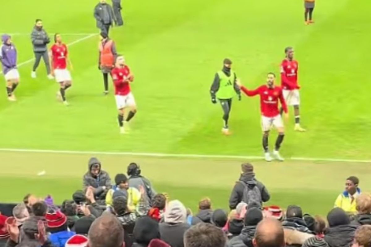 Man United star spotted gesturing angrily towards fans after points dropped in Wolves draw