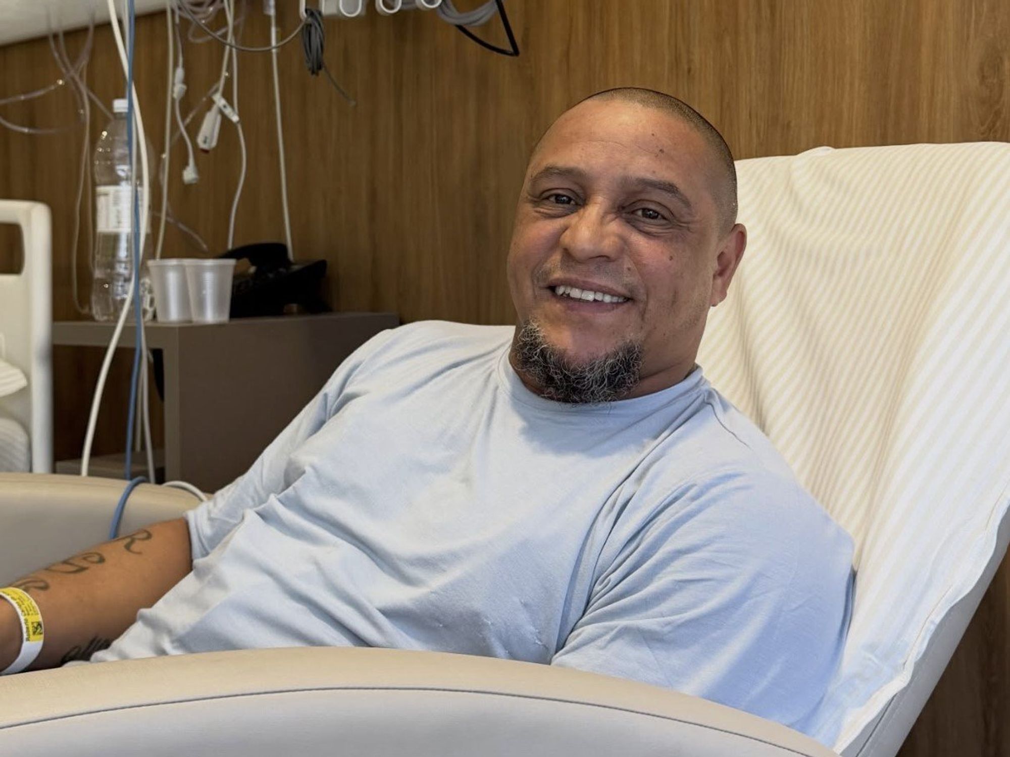 Brazil legend Roberto Carlos posts health update after undergoing heart surgery