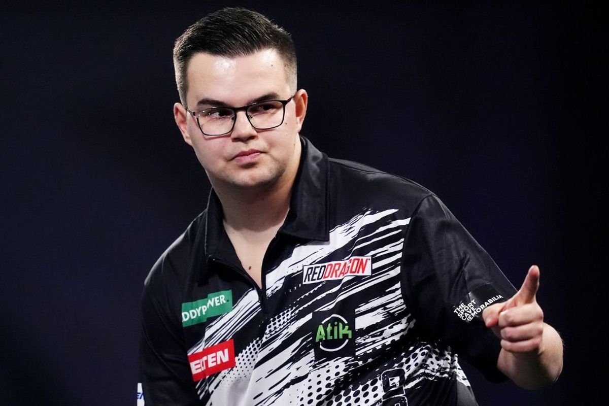 Gian van Veen makes crying admission over Luke Littler comparison ahead of World Championship final