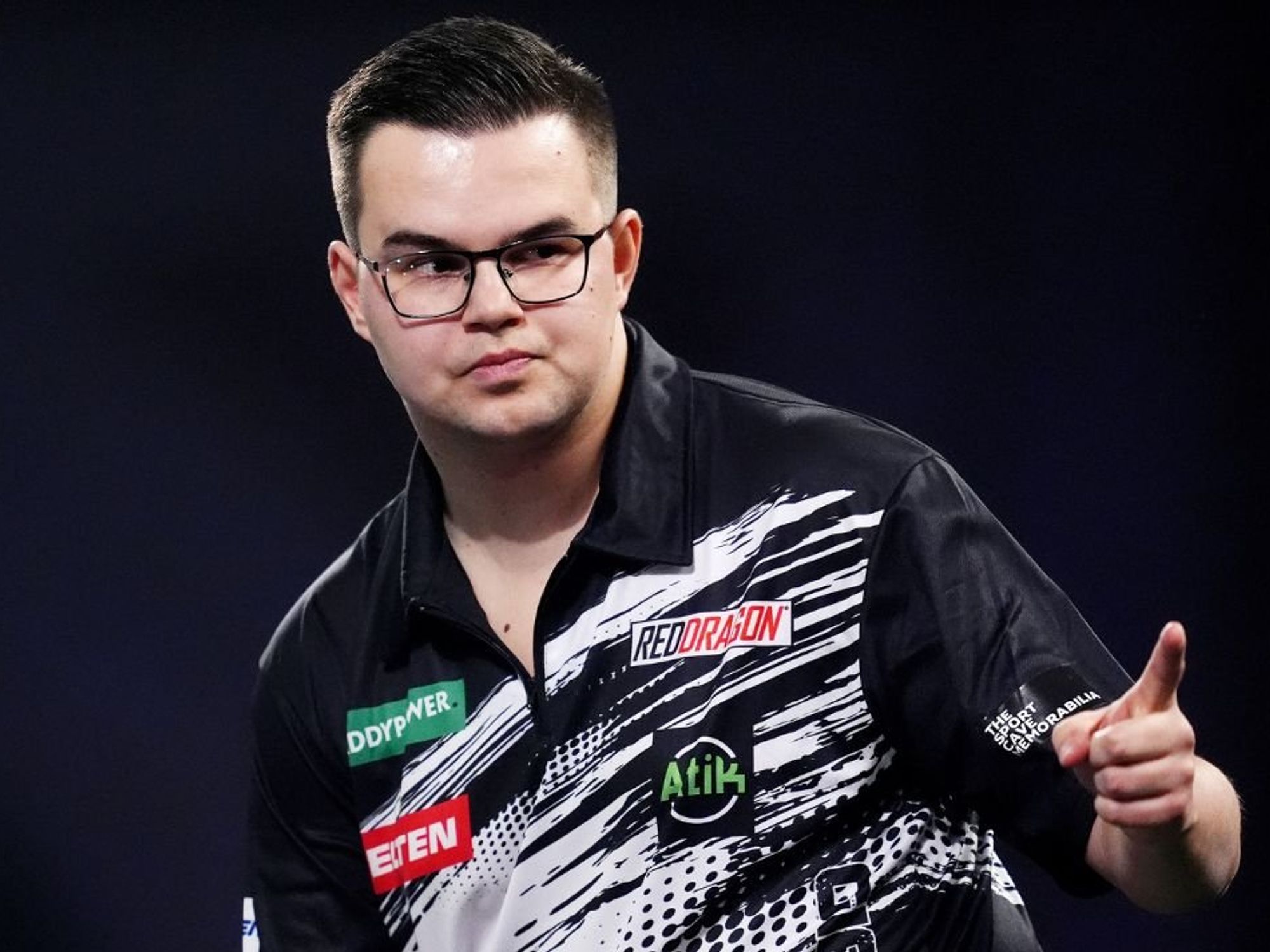 Gian van Veen makes crying admission over Luke Littler comparison ahead of World Championship final