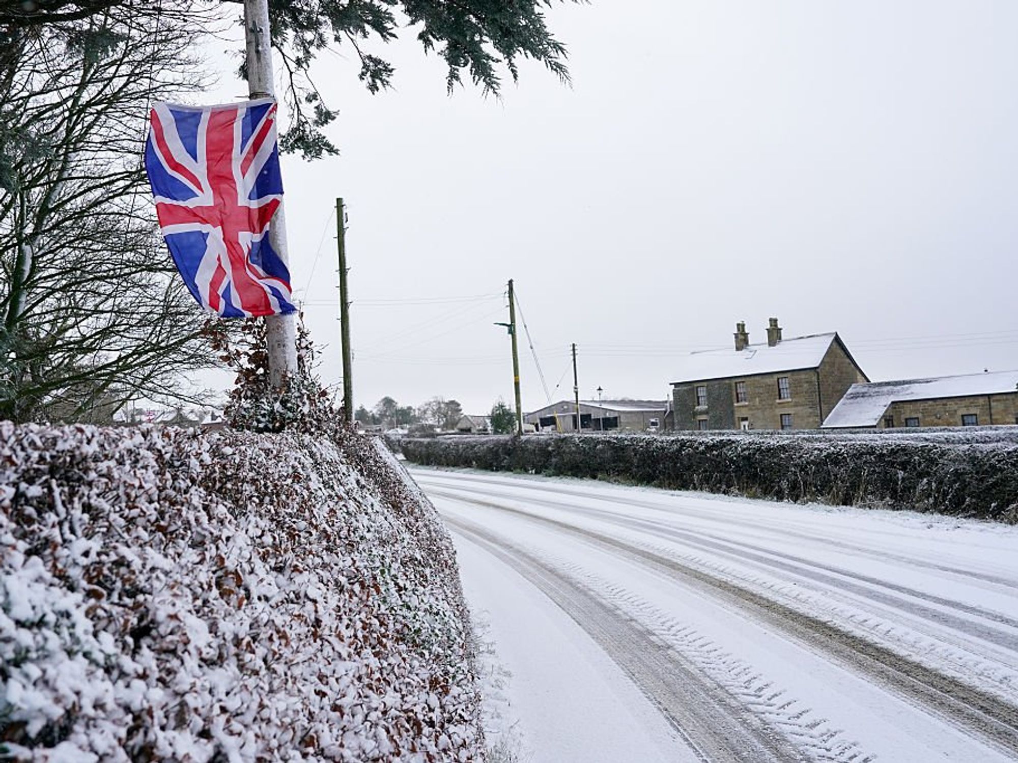 UK weather: 'Severe' arctic temperatures trailing into Britain from Greenland could last until mi...
