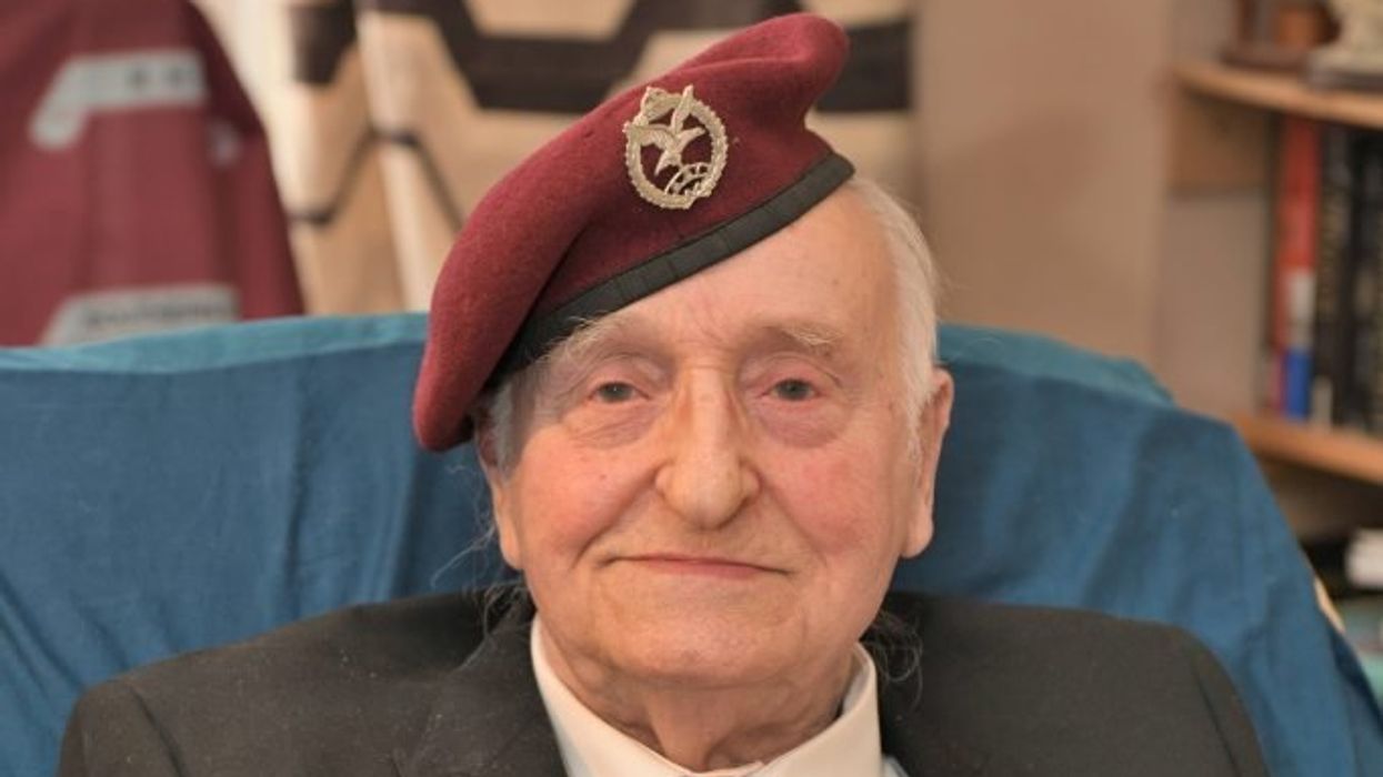 Tributes pour in after death of Britain's last surviving World War Two glider pilot aged 103