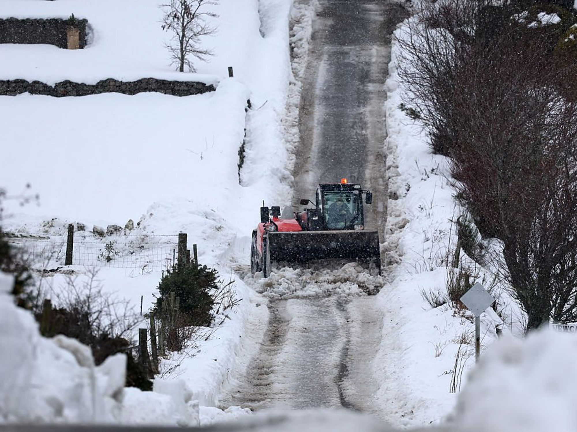 UK weather: Britain teetering on ‘knife edge’ as Storm Goretti unleashes triple-whammy assault of...