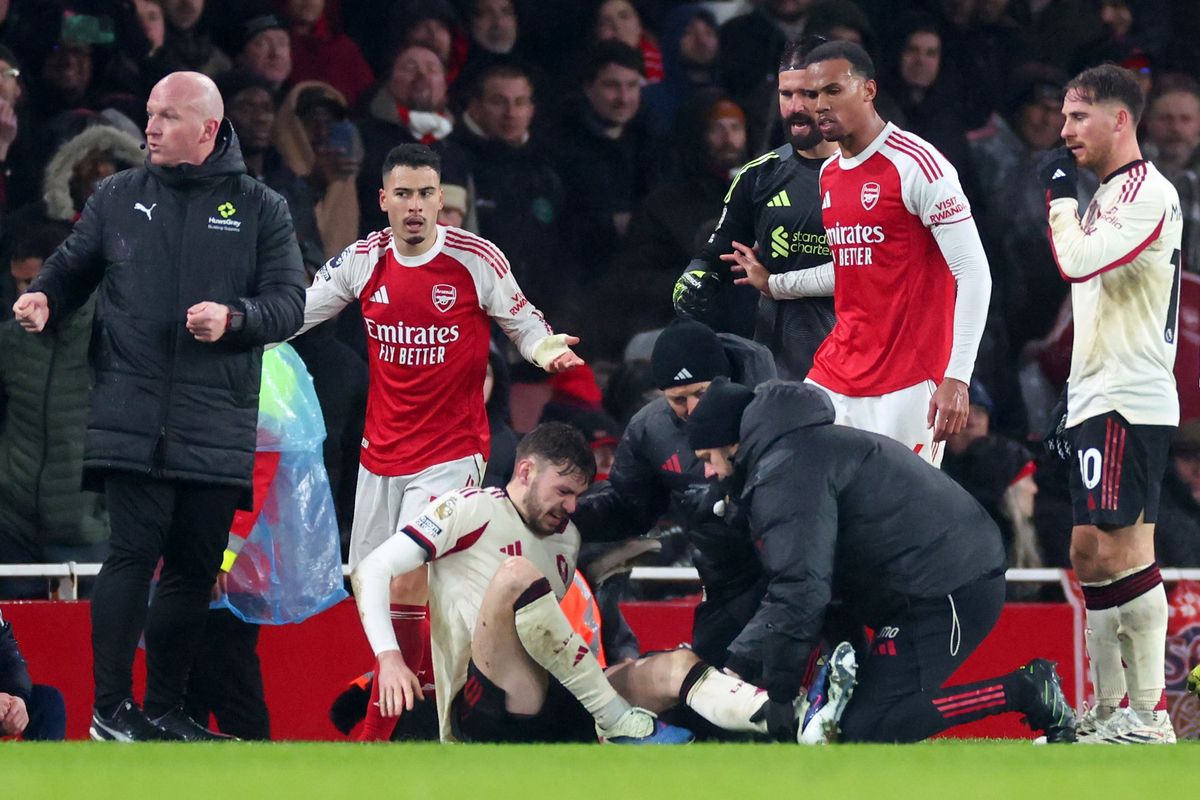 Arsenal star 'deeply sorry' as he issues apology after pushing injured player in Liverpool draw
