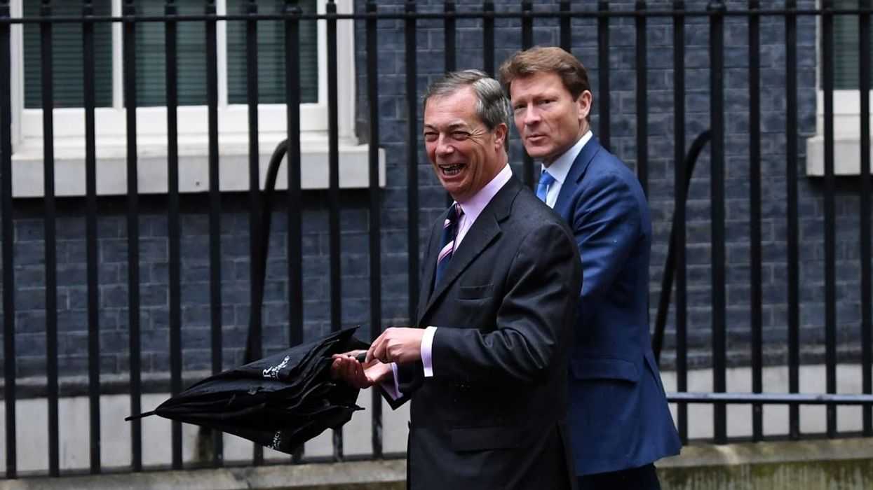 Politics LIVE: Civil servants set to REVOLT against Reform if Nigel Farage gets keys to No10