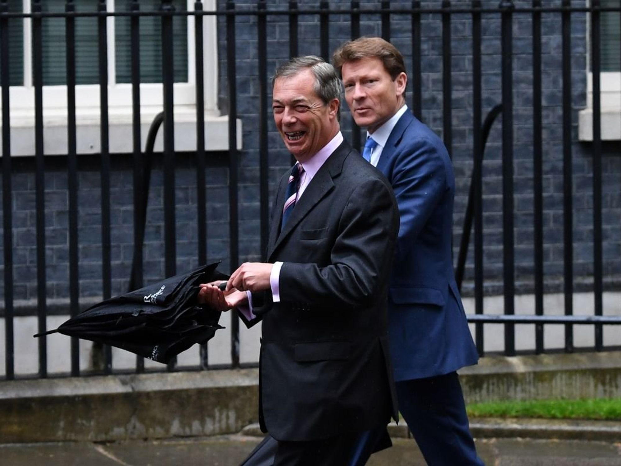 Civil servants set to REVOLT against Reform if Nigel Farage gets keys to No10
