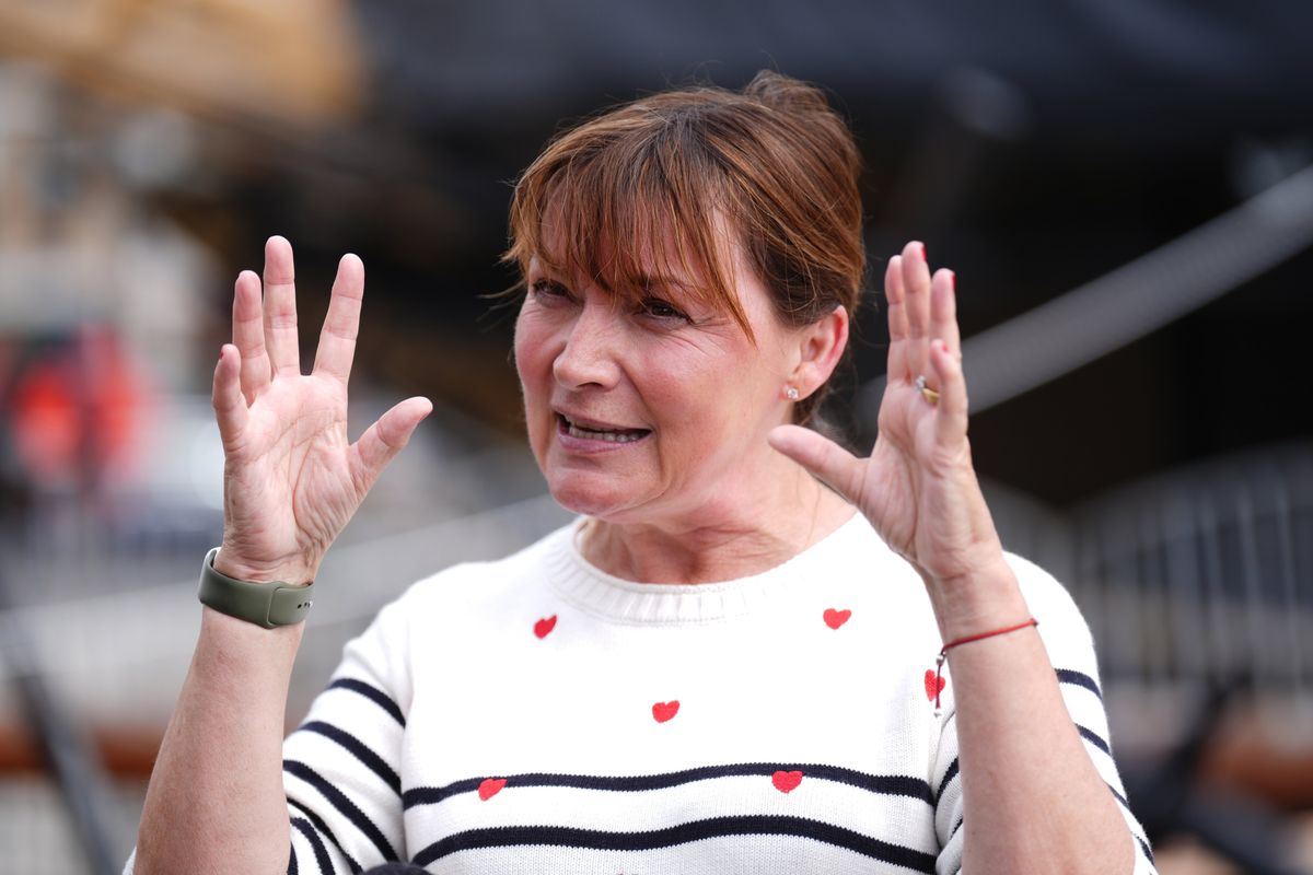 Lorraine Kelly flooded with support as ITV star issues heartbreaking statement after her father, 84, dies