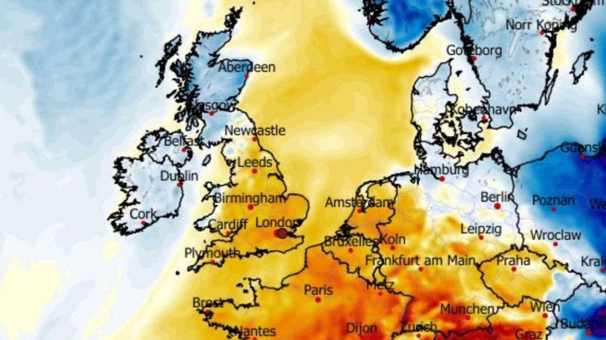 UK weather: Swirling banks of chilly mist threaten to smother Britain in shroud of murky fog
