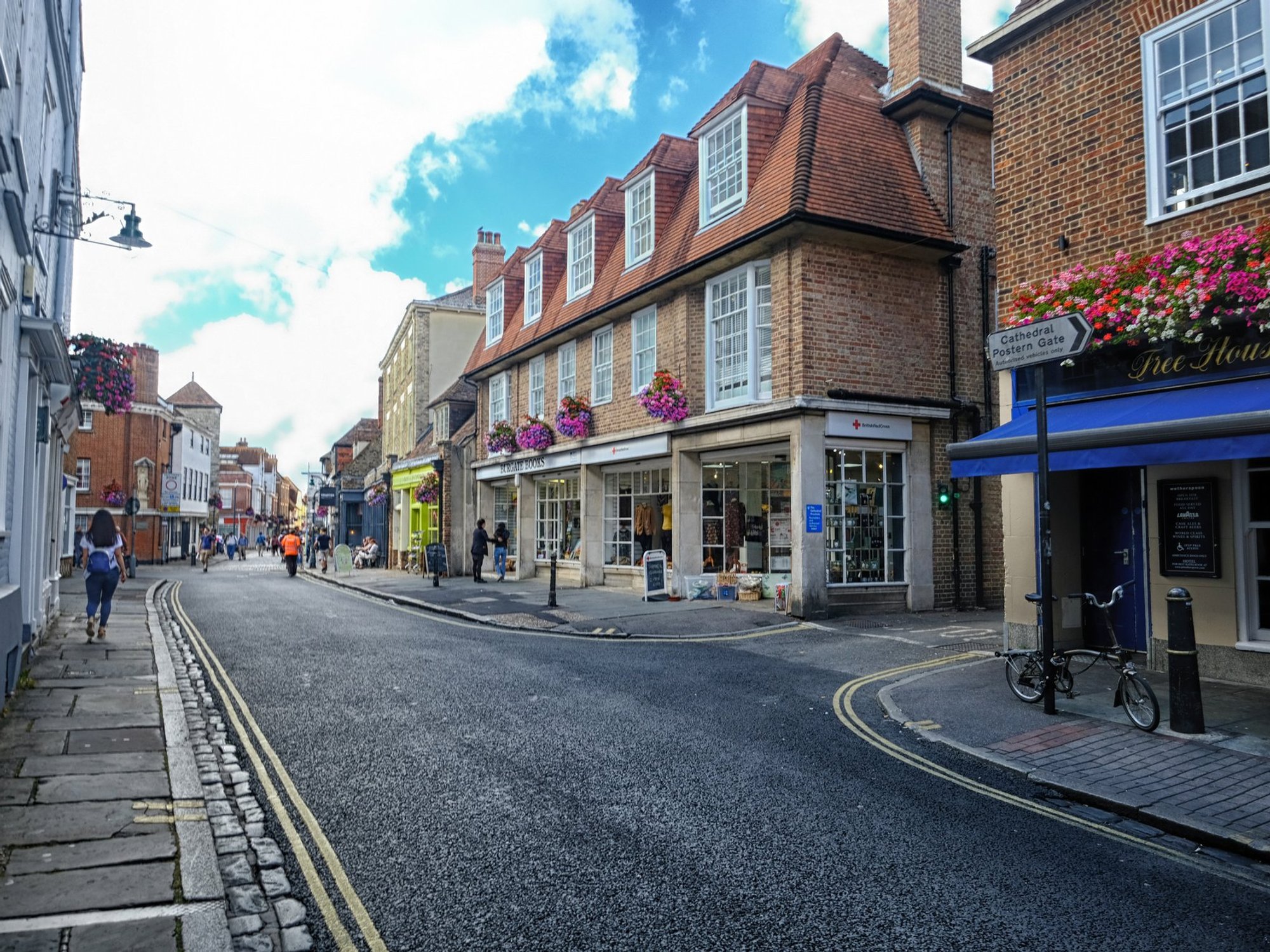 Pensioner vows to padlock himself onto 'precious' historic Victorian lamppost to stop Reform coun...