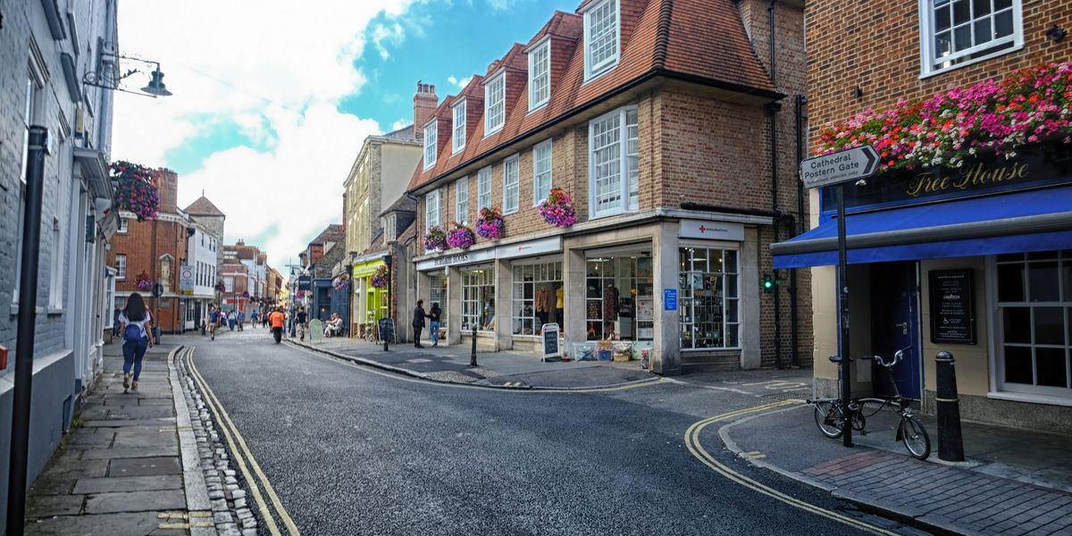 Pensioner vows to padlock himself onto ‘precious’ historic Victorian lamppost to stop council destroying ‘much-loved feature’ Pensioner vows to padlock himself onto ‘precious’ historic Victorian lamppost to stop council destroying ‘much-loved feature’