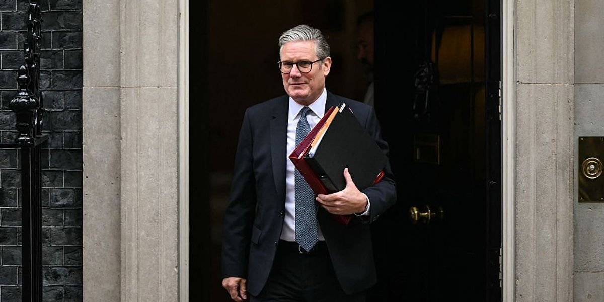 Public confidence in PM sinks as nearly half of voters view Labour as WEAK Public confidence in PM sinks as nearly half of voters view Labour as WEAK