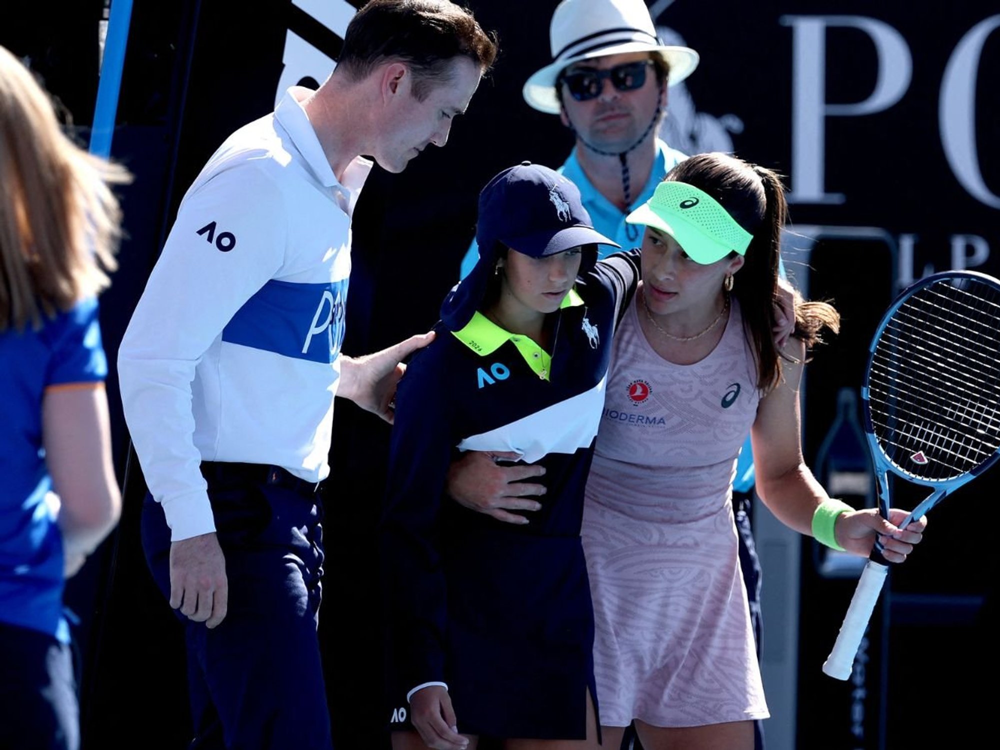 Ball girl collapses at Australian Open as tennis star rushes to support her