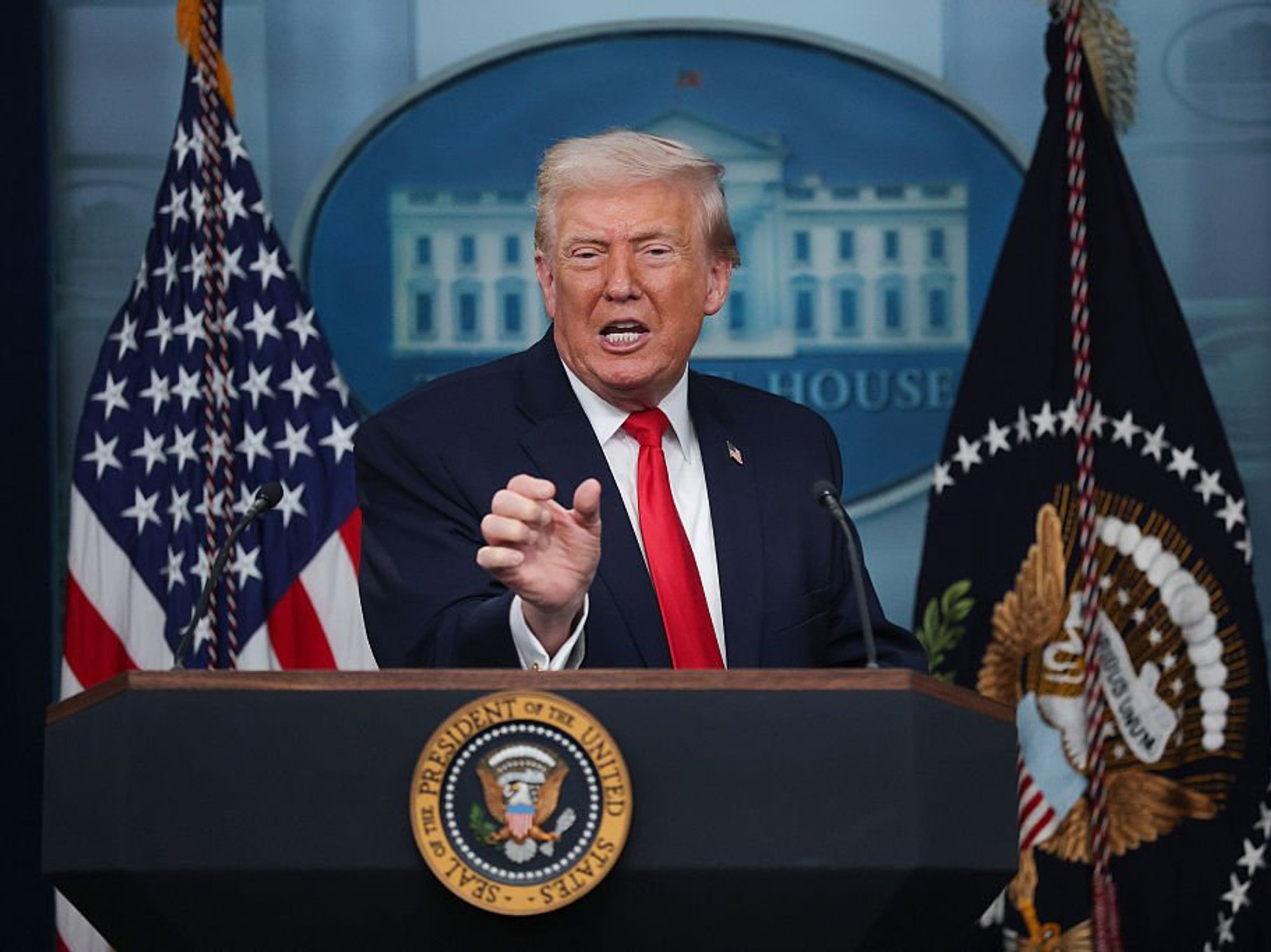 'Straighten out your country!' Donald Trump urges Keir Starmer as he slams London for 'having a l...