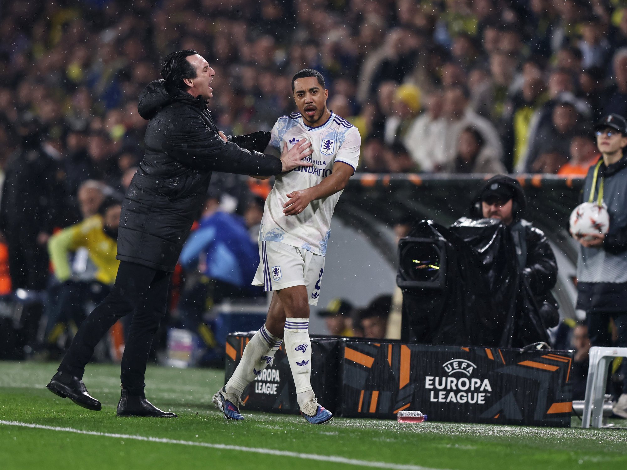 Aston Villa boss Unai Emery issues response after pushing Youri Tielemans during Fenerbahce Europ...