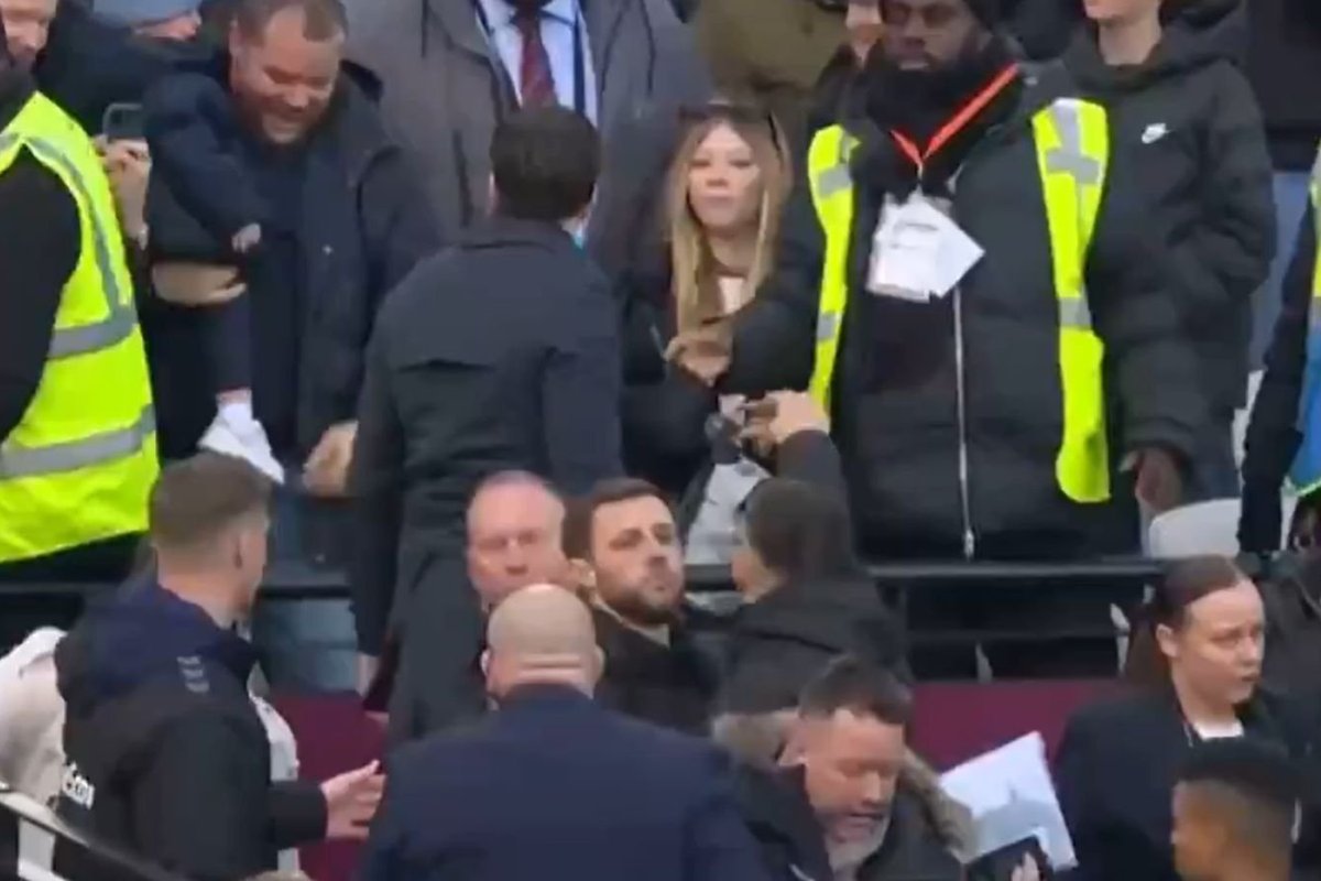 Sunderland boss breaks silence after Granit Xhaka's explosive row with West Ham fans in crowd