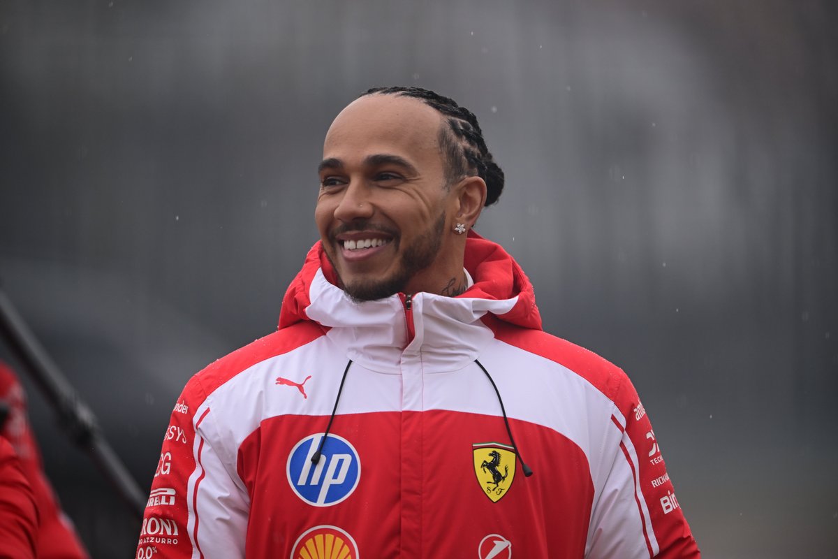 Former F1 star raises Lewis Hamilton 'alarm bells' as start of 2026 season creeps closer