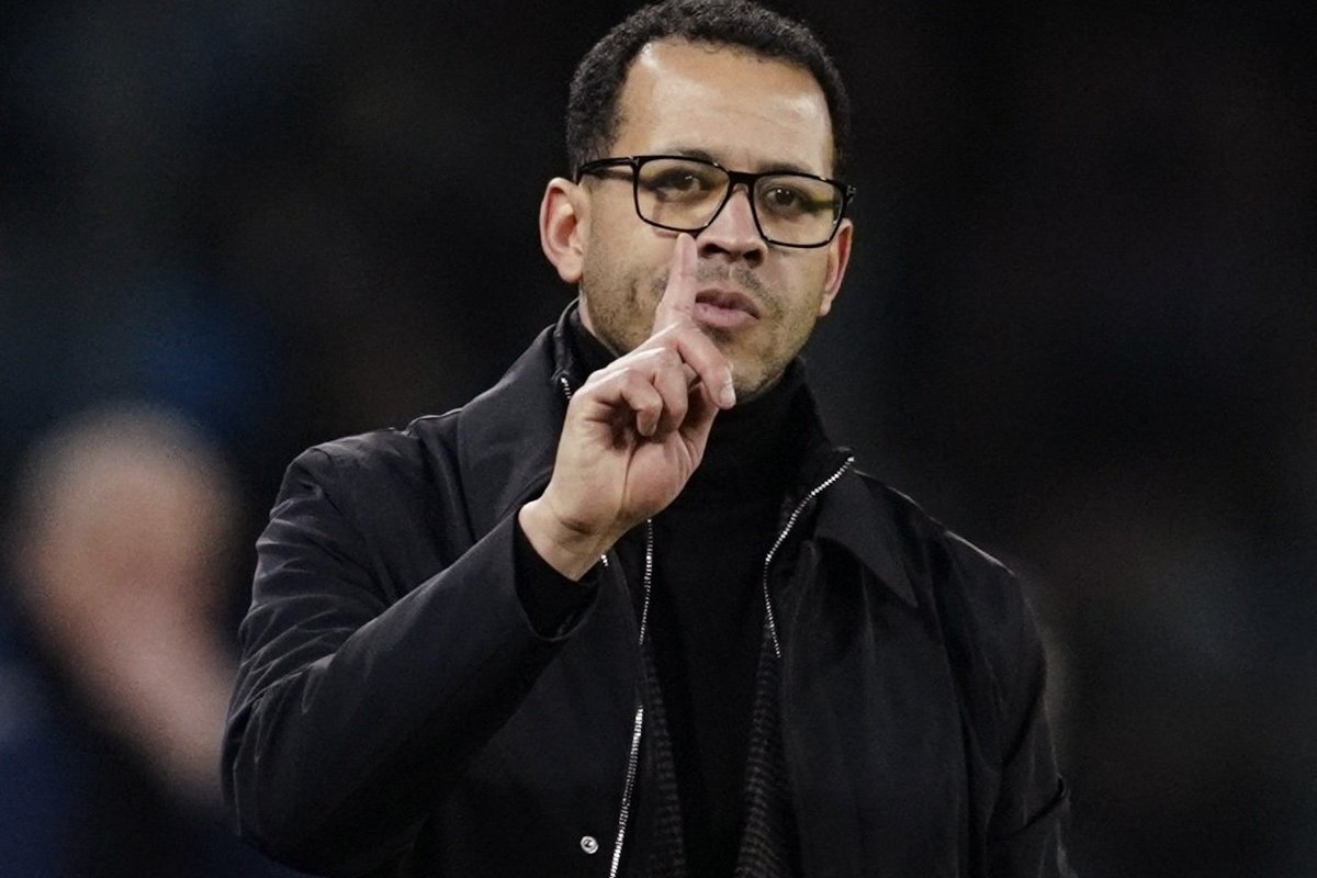 Liam Rosenior explains brutal decision after Chelsea overcome Napoli in Champions League
