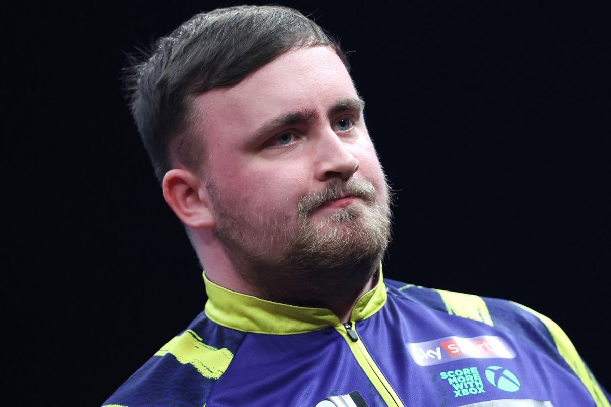 Luke Littler blasts 'idiot' in crowd after continuing charge towards Masters title