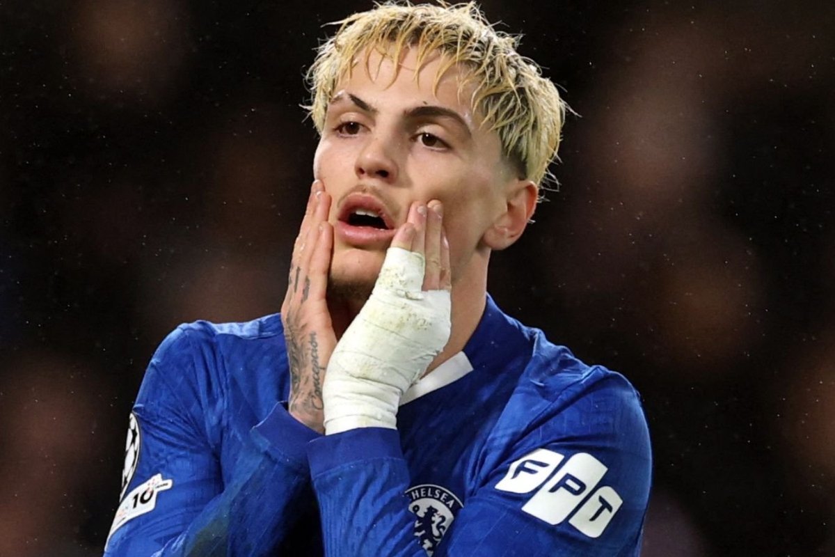 Alejandro Garnacho torn apart on social media after disastrous performance in Chelsea win over West Ham