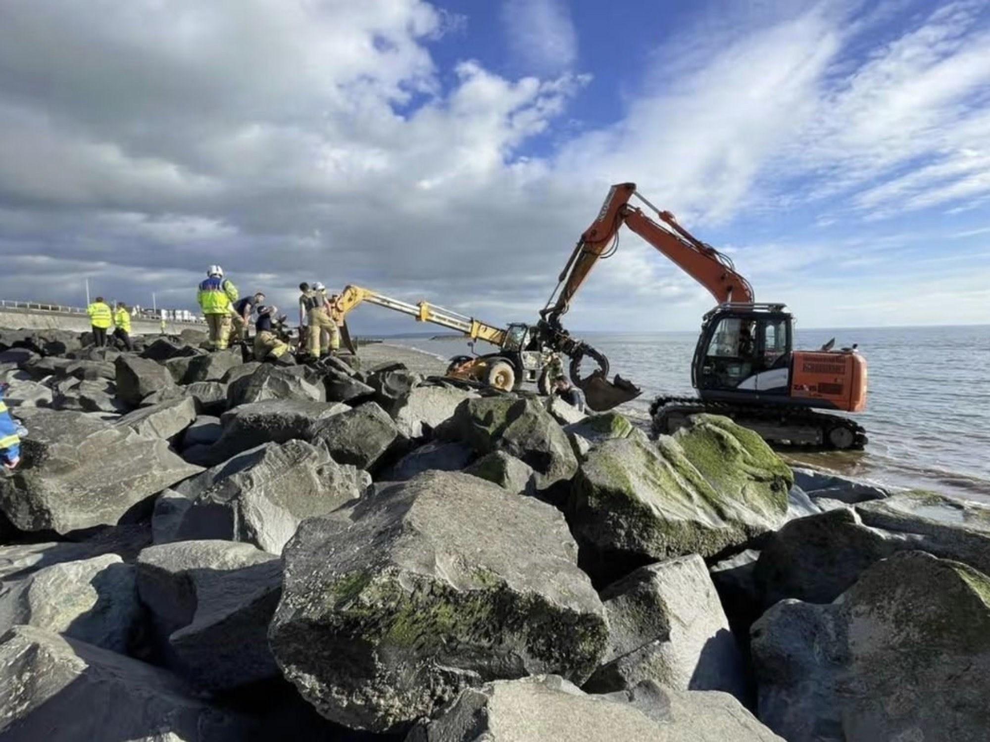 Seaside town divided as council flood defence plan compared to 'maximum security prison'