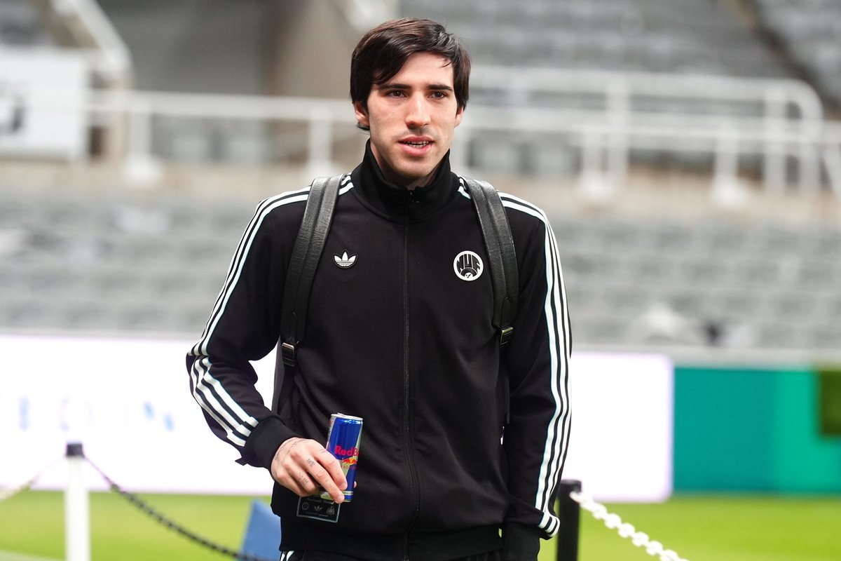 Newcastle United issue emphatic response after star player linked with deadline day move to Arsenal