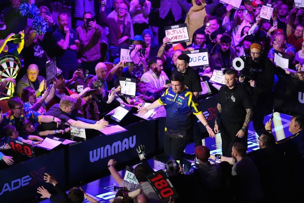 ITV forced into apology after darts fans sing 'Keir Starmer is a w***er' chants