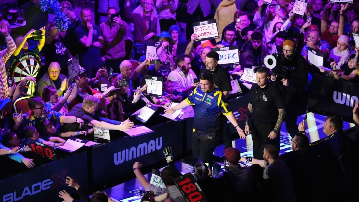 ITV forced into apology after darts fans sing 'Keir Starmer is a w***er' chants