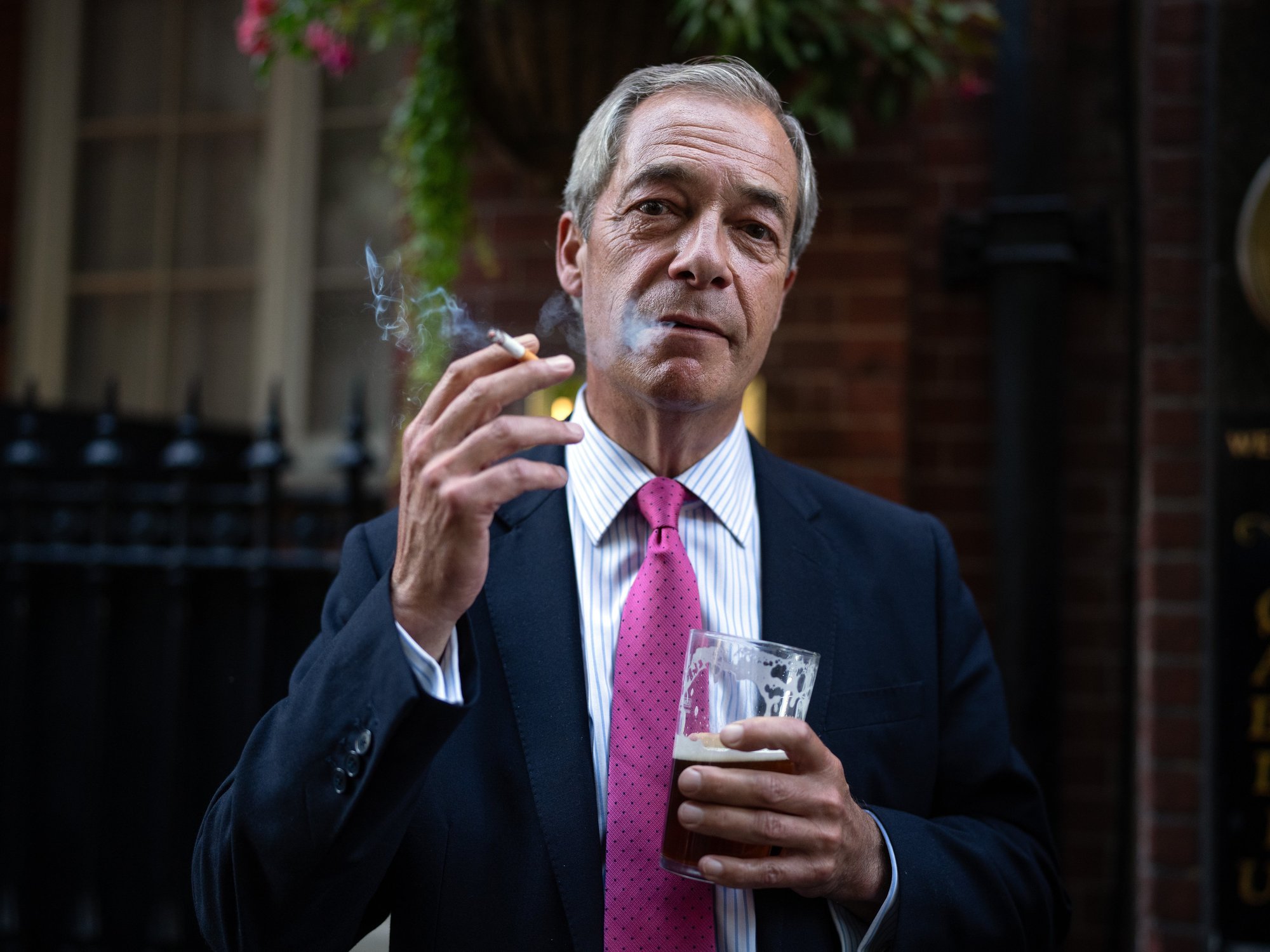 Nigel Farage unveils plan to slash pint prices in bid to save Britain's pubs