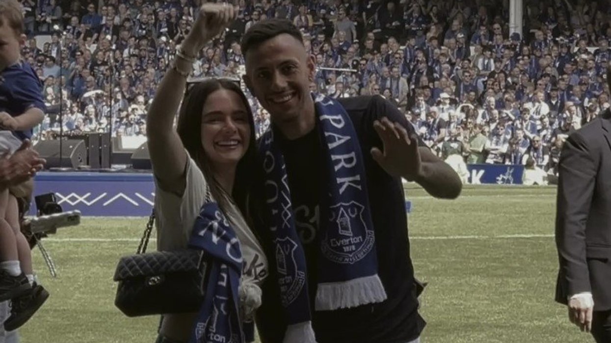 Dwight McNeil's girlfriend blasts Crystal Palace over 'messing' with Everton star's 'mental health'
