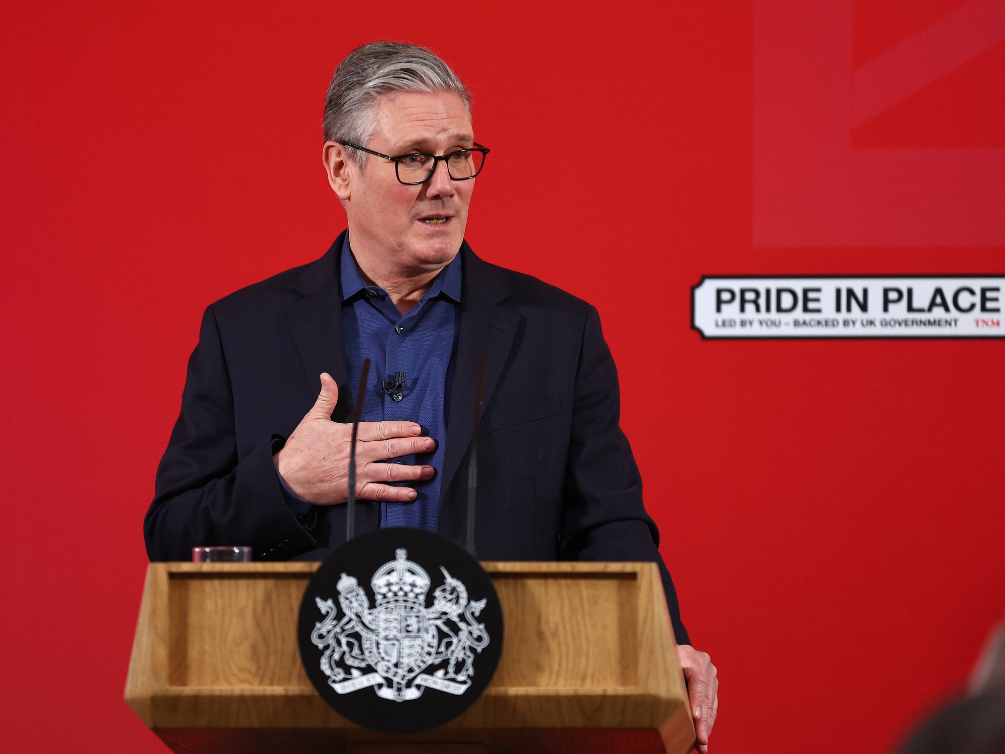 Politics LIVE: Keir Starmer says 'sorry' over Mandelson scandal as he fights for political survival