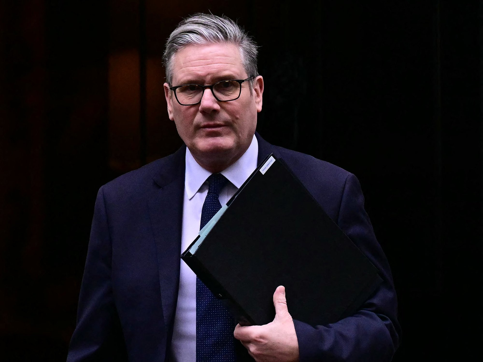 'Apathy turning to anger' as voters deliver damning Keir Starmer verdict in new poll while PM fig...