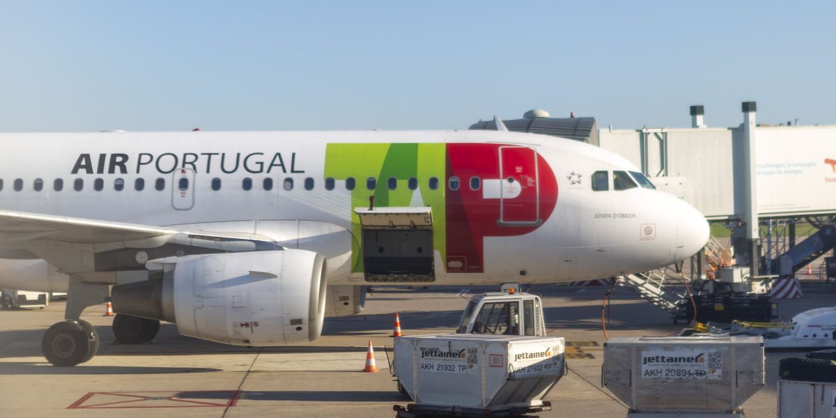 Flight forced into emergency landing at Gatwick Airport after fire breaks out in cabin Flight forced into emergency landing at Gatwick Airport after fire breaks out in cabin