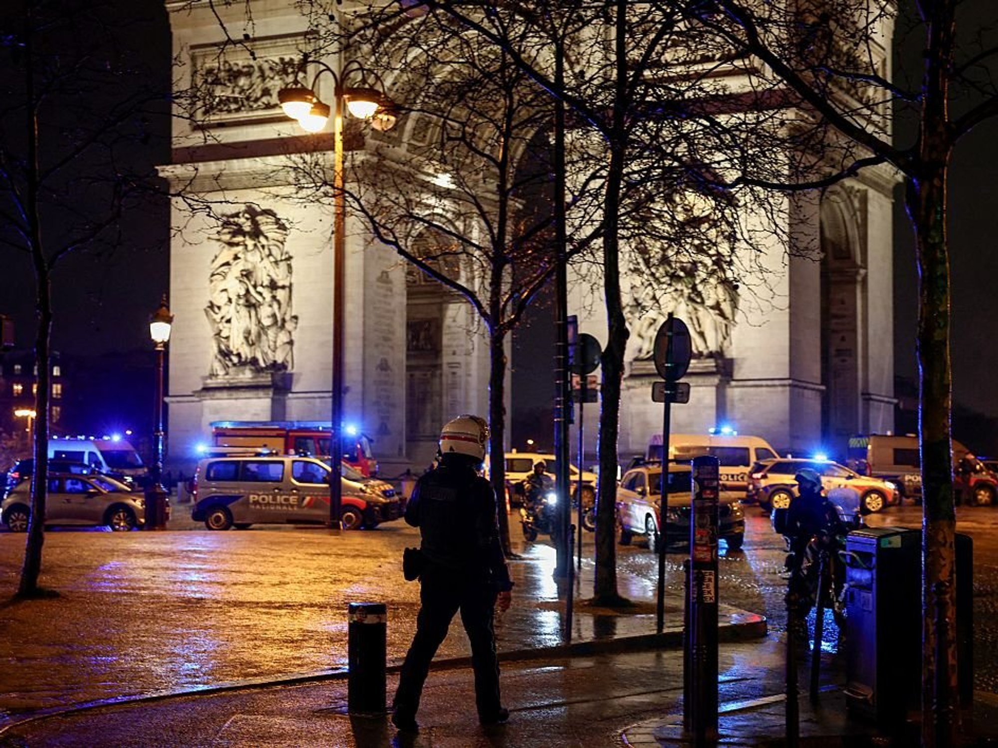 Arc de Triomphe knife rampage being treated as suspected 'Islamist terror attack' as Emmanuel Mac...