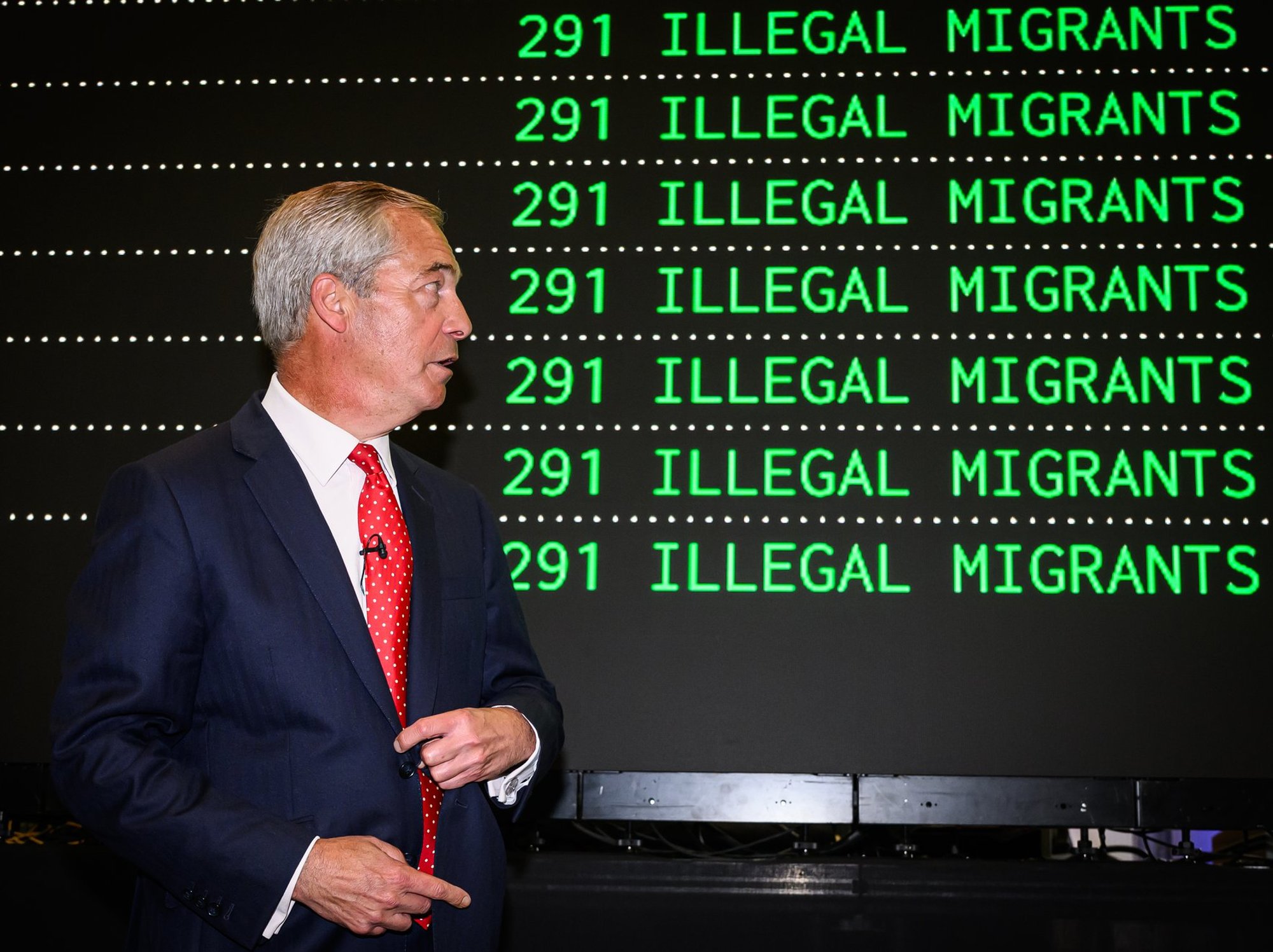 The biggest barrier to Nigel Farage's plan of deporting 500,000 illegal migrants — as ex-borders ...