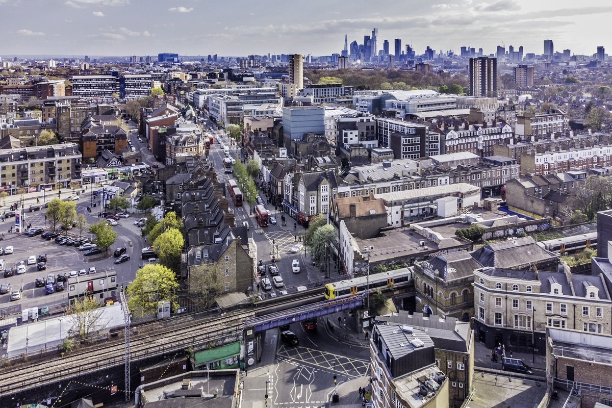 'Disaster waiting to happen!' Children urged to bring weapons for four-month 'war' on streets of London