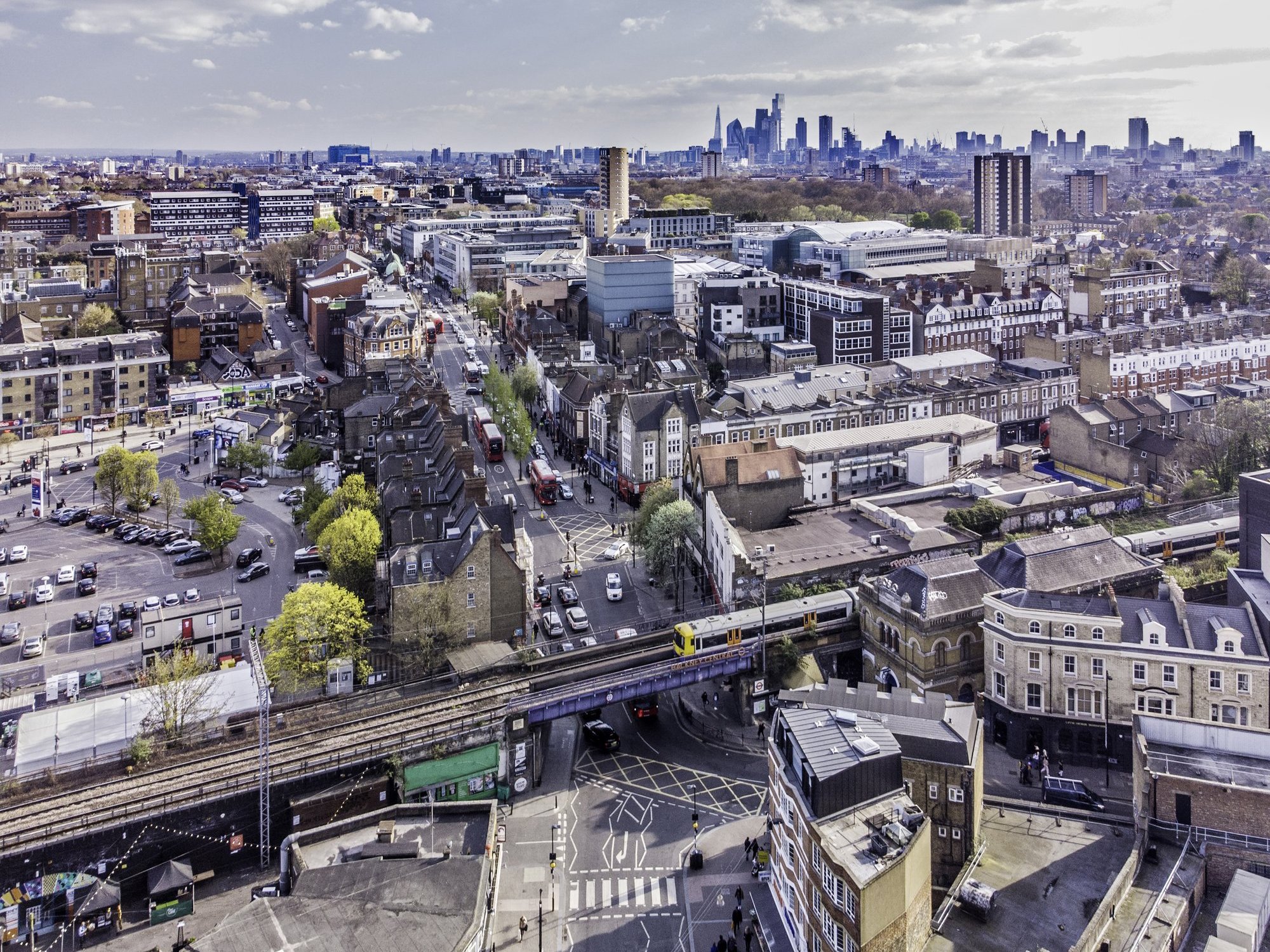 'Disaster waiting to happen!' Children urged to bring weapons for four-month 'war' on streets of London