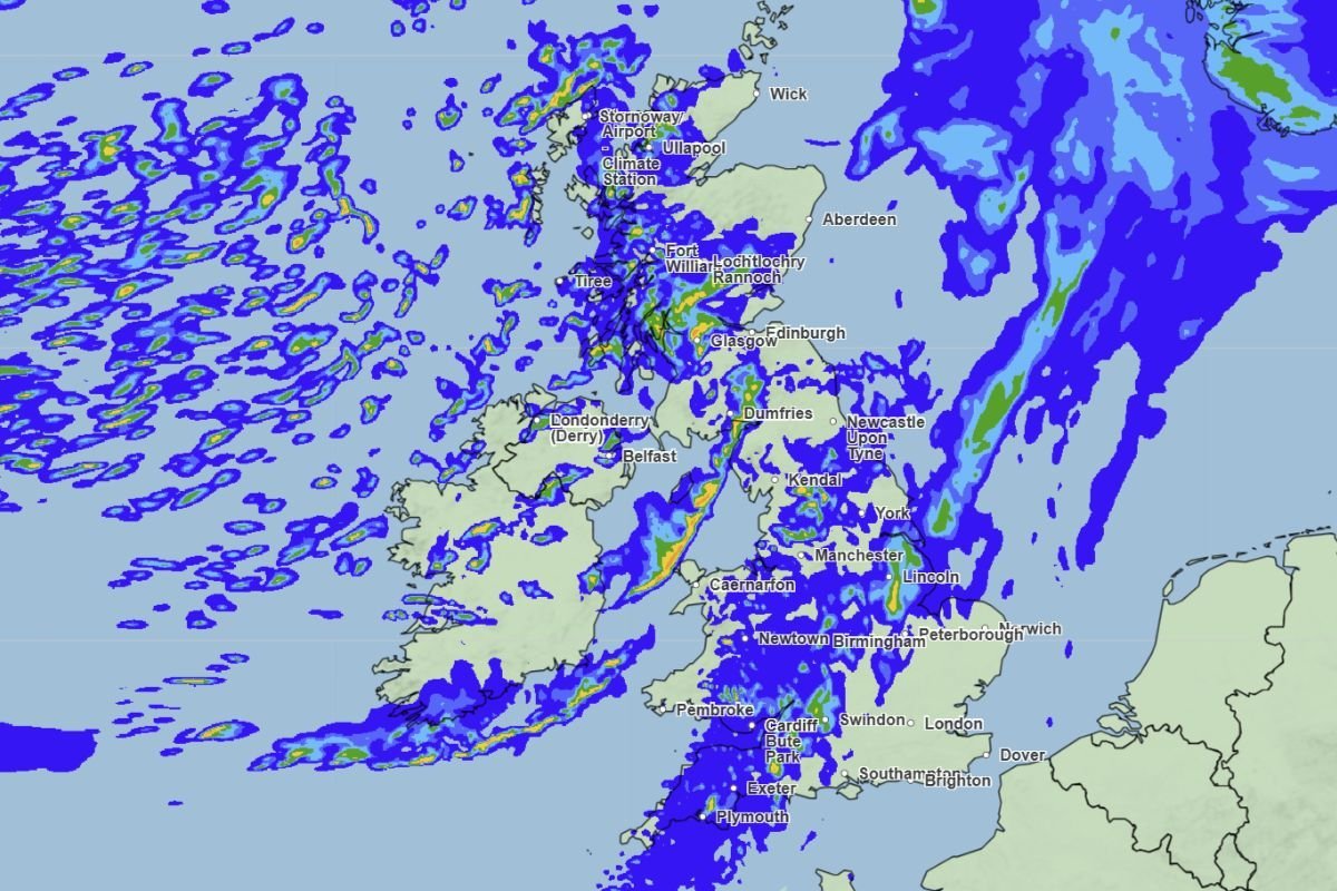 UK weather: Scandinavian deep storm threatens torrential rain as deluge fears spark 200 flood warnings