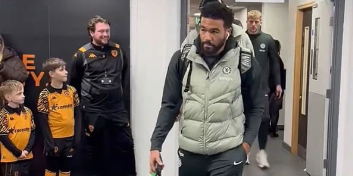 Michelle Dewberry and Bev Turner blast Chelsea players after they snubbed young mascots before Hull win Michelle Dewberry and Bev Turner blast Chelsea players after they snubbed young mascots before Hull win