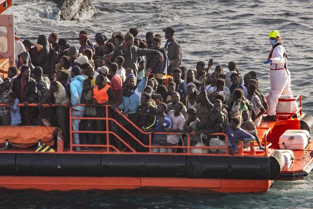 Spain 'will hand one MILLION illegal migrants legal status' under socialist PM's plans