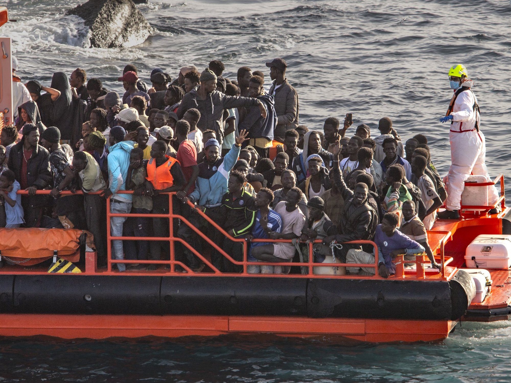 Spain 'will hand one MILLION illegal migrants legal status' under socialist PM's plans