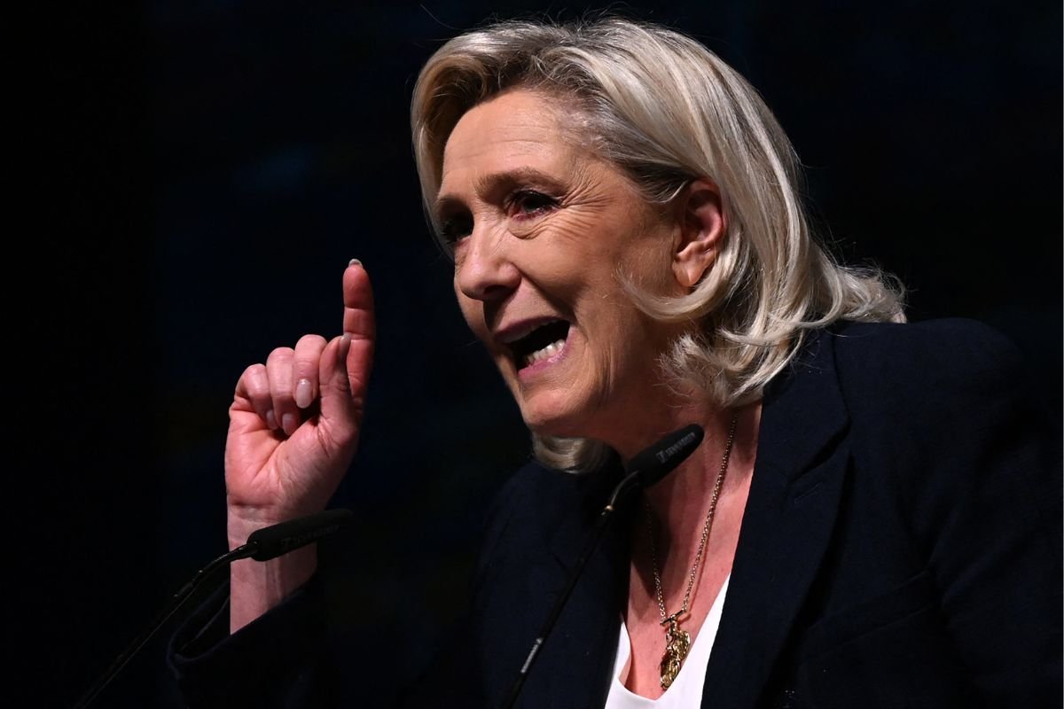ECB chief tipped to quit to stop Marine Le Pen picking successor