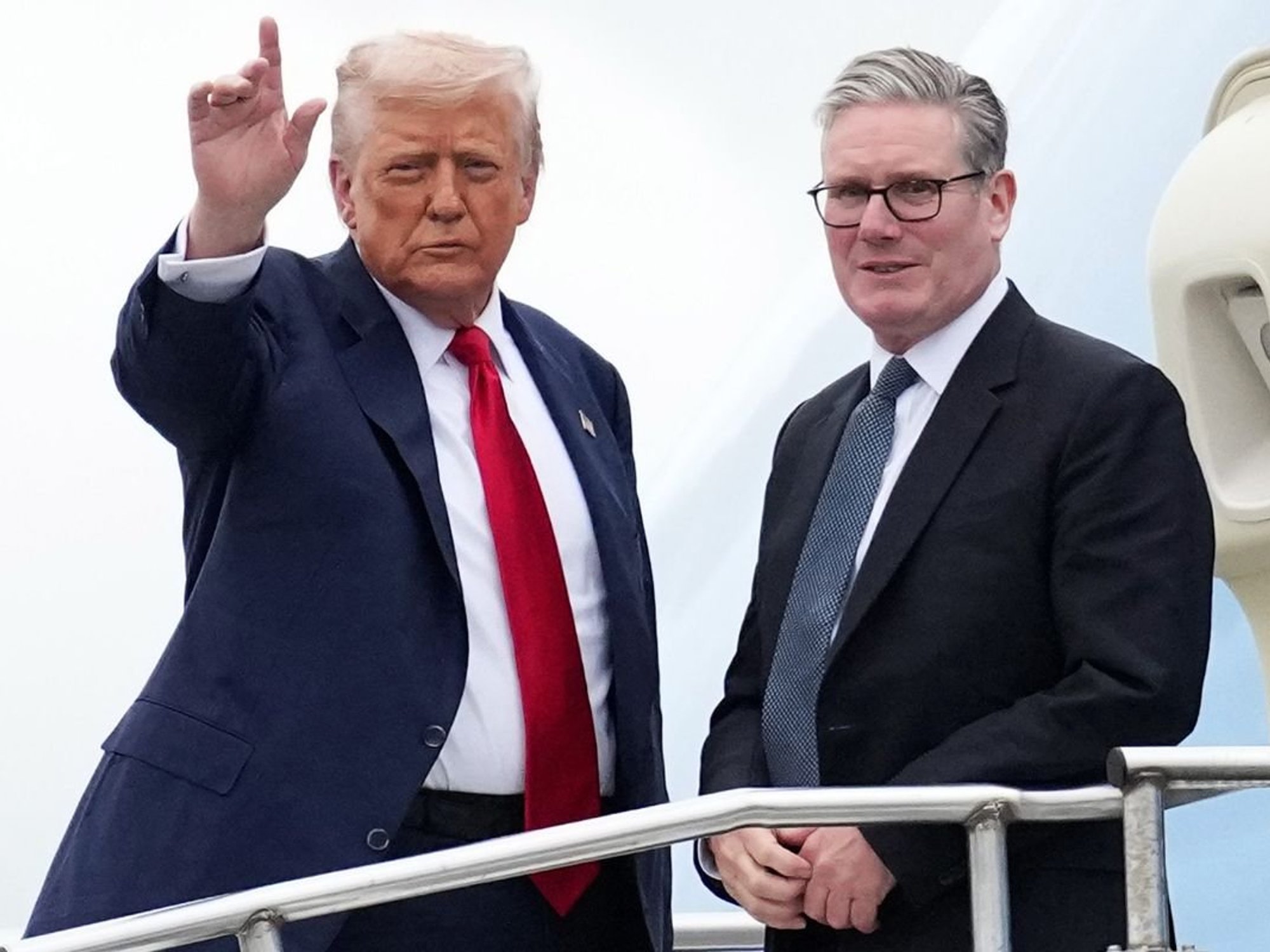 Politics LIVE: Keir Starmer warned 'it's over' as PM urged to U-turn after Donald Trump's Chagos ...