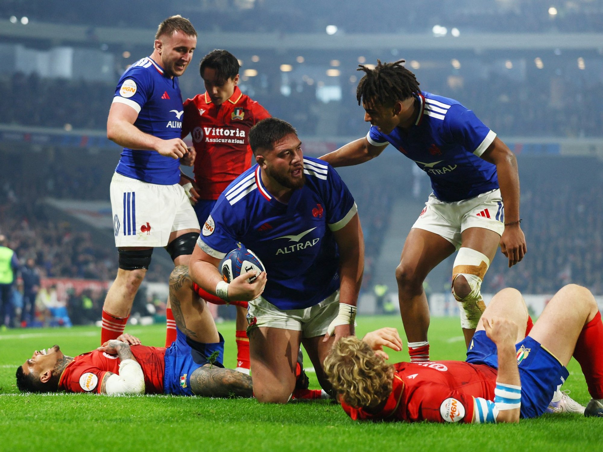 France's Grand Slam dream still on after classy Italy victory in Six Nations