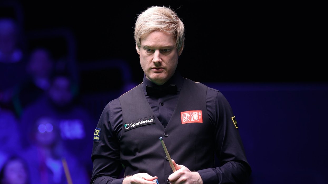 Snooker referee berates supporter after mobile phone incident during Neil Robertson match
