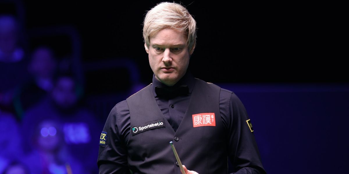 Snooker referee berates supporter after mobile phone incident during Neil Robertson match Snooker referee berates supporter after mobile phone incident during Neil Robertson match