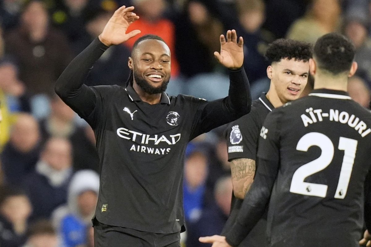 Man City up pressure on Arsenal as narrow Leeds win boosts hopes of Premier League title
