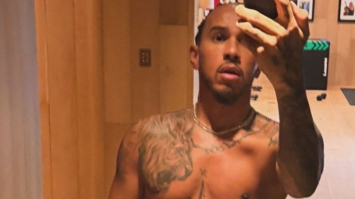 Lewis Hamilton shows off ripped physique just days before Australian Grand Prix
